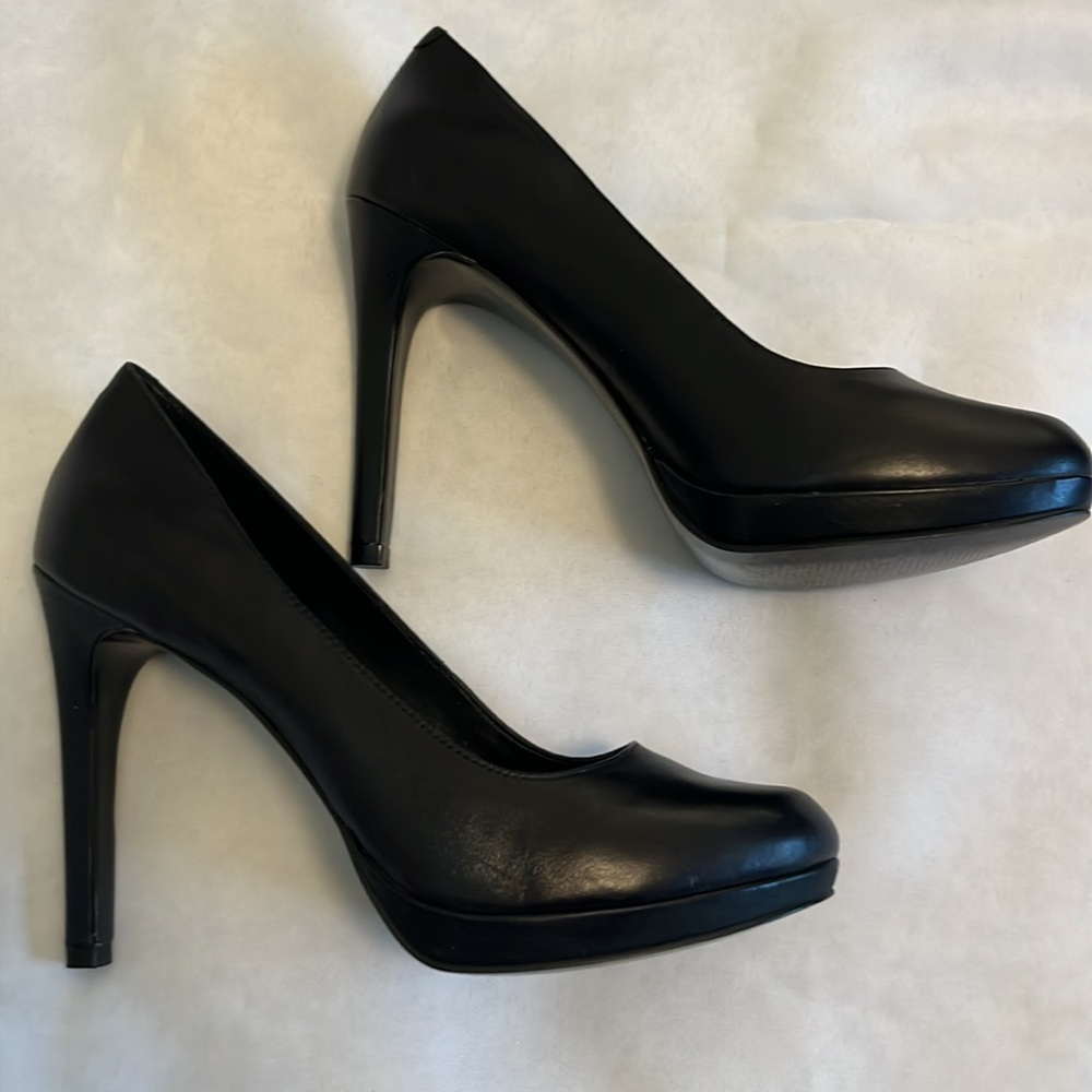 BCBG black leather platform heel. Size 7